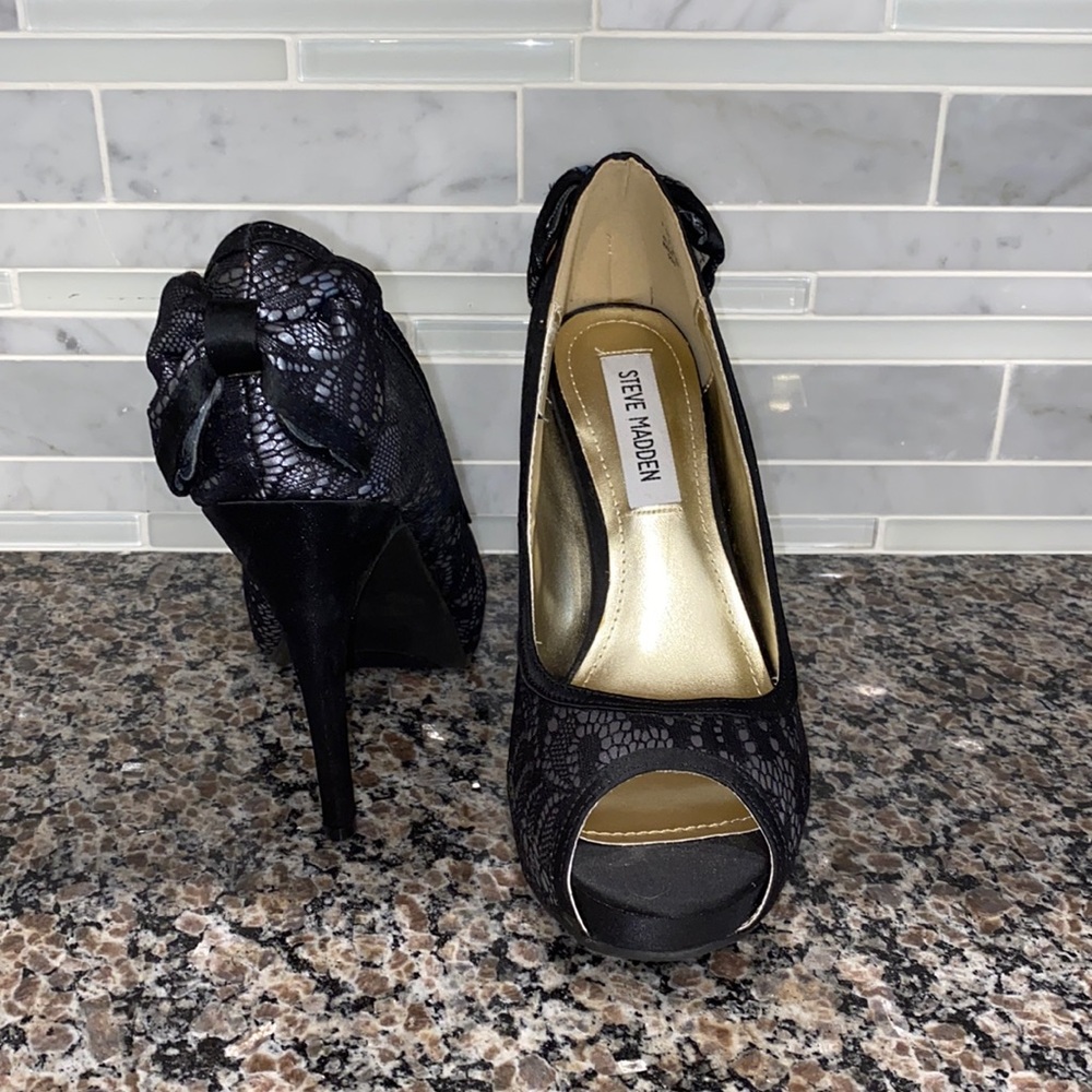 Satin heels with bow